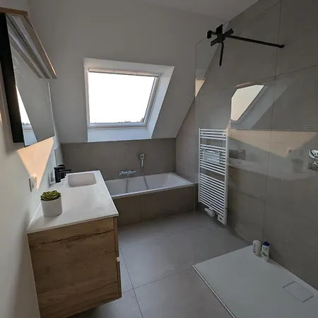Lägenhet Vloed By Bloss, Familieappartement Met Buitenzwembad En Garage