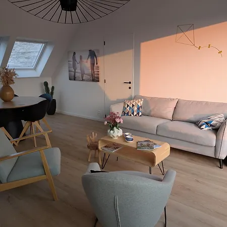 Lägenhet Vloed By Bloss, Familieappartement Met Buitenzwembad En Garage