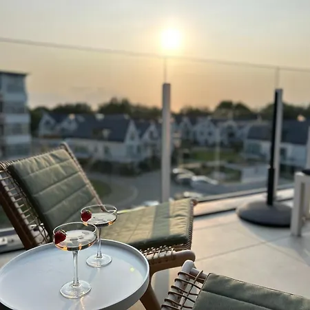 Vloed By Bloss, Familieappartement Met Buitenzwembad En Garage Διαμέρισμα