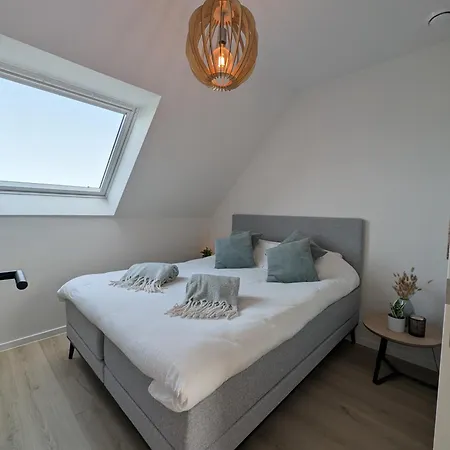 Vloed By Bloss, Familieappartement Met Buitenzwembad En Garage *