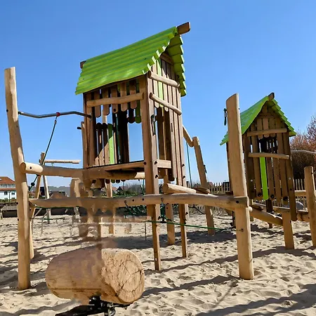 Vloed By Bloss, Familieappartement Met Buitenzwembad En Garage Middelkerke