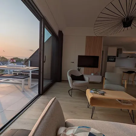 Vloed By Bloss, Familieappartement Met Buitenzwembad En Garage * Middelkerke