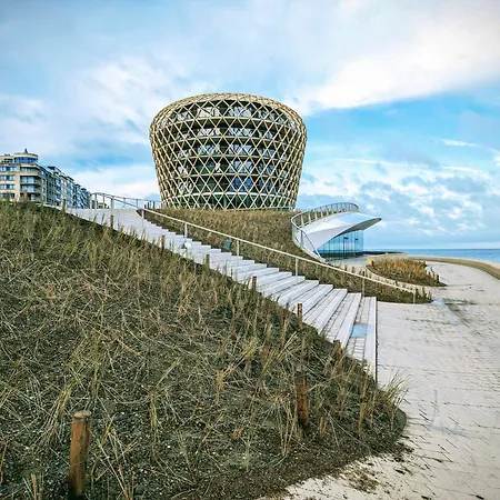 Vloed By Bloss, Familieappartement Met Buitenzwembad En Garage Middelkerke