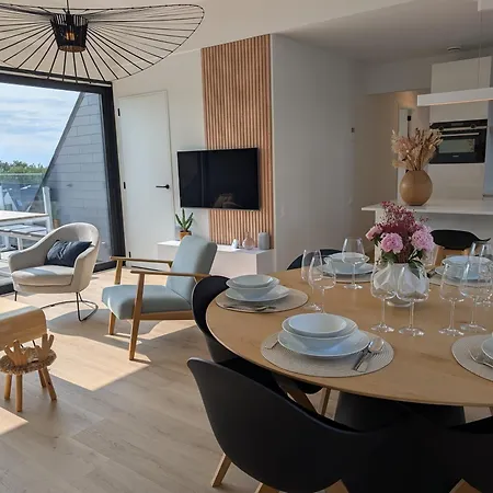 Διαμέρισμα Vloed By Bloss, Familieappartement Met Buitenzwembad En Garage