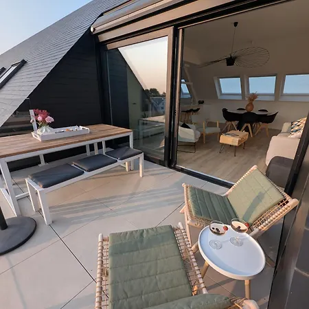 Vloed By Bloss, Familieappartement Met Buitenzwembad En Garage Middelkerke