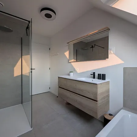 Vloed By Bloss, Familieappartement Met Buitenzwembad En Garage * Middelkerke