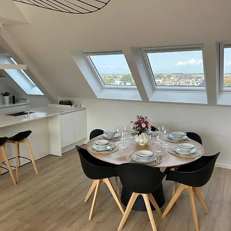 Vloed By Bloss, Familieappartement Met Buitenzwembad En Garage Middelkerke