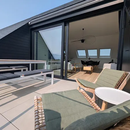 Vloed By Bloss, Familieappartement Met Buitenzwembad En Garage * Middelkerke