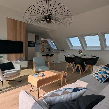 Vloed By Bloss, Familieappartement Met Buitenzwembad En Garage