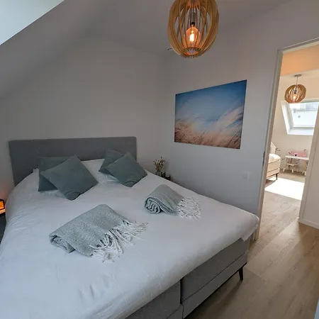 Vloed By Bloss, Familieappartement Met Buitenzwembad En Garage Middelkerke